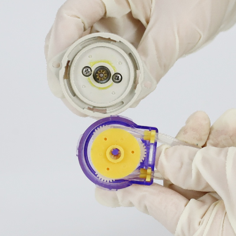 JIHPUMP panel mount peristaltic pump showing the quick-release head and drive motor connection for easy maintenance(1)